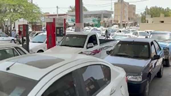 صف طولانی بنزین در شهر جاسک