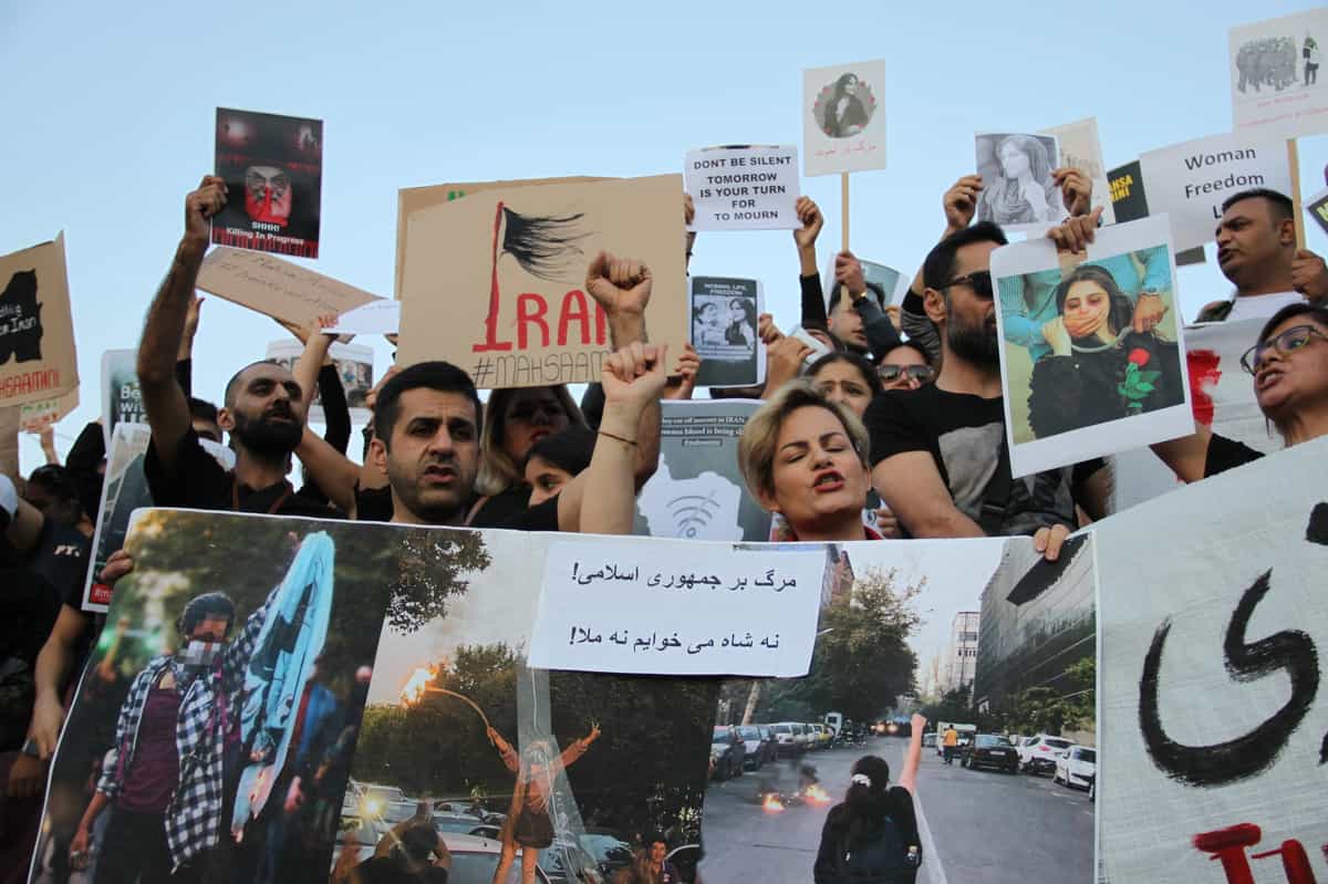 تظاهرات پناهندگان ایرانی در آتن در حمایت از اعتراضات در ایران، مهر ۱۴۰۱