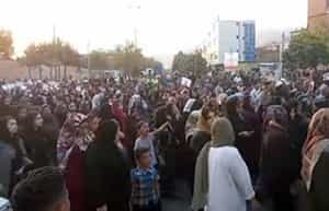 حضورِ زنانِ معترض مریوان در خاکسپاری شلیر رسولی