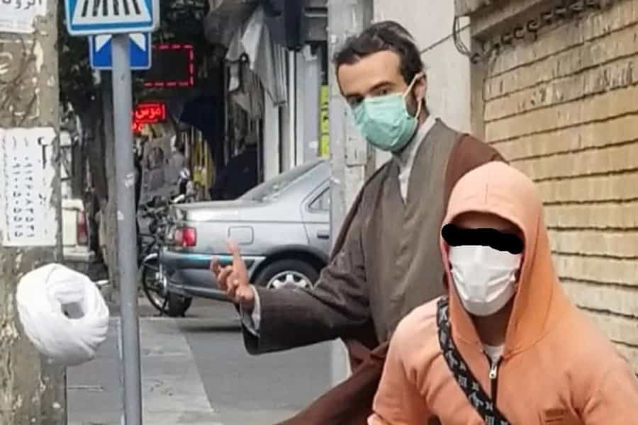 صحنه‌ای از یک عمامه‌پرانی، آبان ۱۴۰۱
