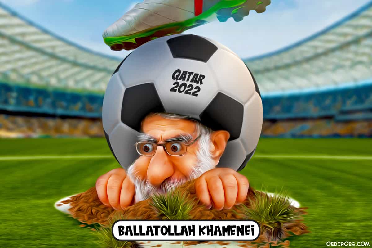پایی روی توپی که به جای عمامه خامنه‌آی است. در میان استادیوم جام جهانی