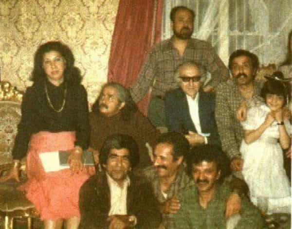 نشسته از چپ (ردیف اول): سیمین بهبهانی، مهدی اخوان ثالث، ابوالحسن نجفی، محمدعلی سپانلو و شهرزاد سپانلو؛ ایستاده: اسماعیل نوری علاء؛ نشسته از چپ (ردیف دوم): نعمت آزرم، حسن پستا، محمود مشرف آزاد تهرانی، سال ۱۳۵۹