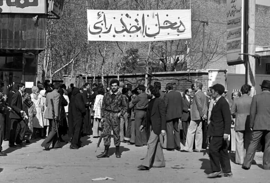 یک شعبه رأیگیری در همهپرسی ۱۲ فروردین ۱۳۵۷