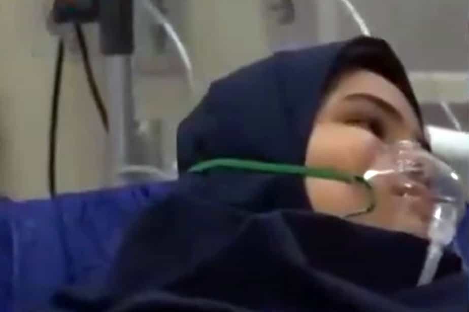 یک دختر مسمومشده بر اثر حمله شیمیایی، بهمن ۱۴۰۱ (قم، عکس از خبرگزاری رکنا)
