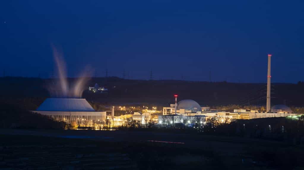 نیروگاه هستهای در Neckarwestheim، جنوب آلمان. این نیروگاه هسته ای یکی از سه نیروگاه هستهای آخر در آلمان است که هنوز در حال فعالیت هستند و همراه با دو نیروگاه دیگر در ۱۵ آوریل ۲۰۲۳ تعطیل خواهند شد.