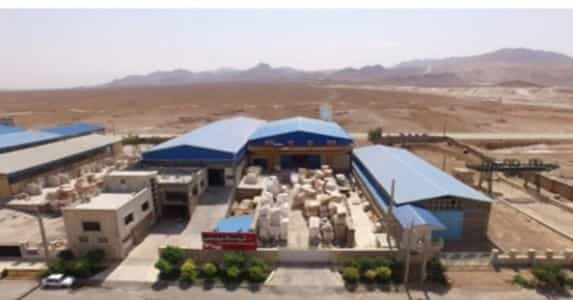 یک کارگاه سنگبری در شهر محلات