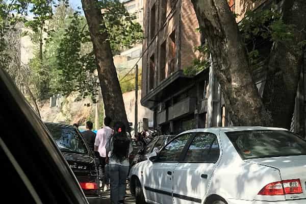 این روزها فضای خیابانها از آنِ دختران جوان است با پوشش آزاد. با وجود همه سرکوبها