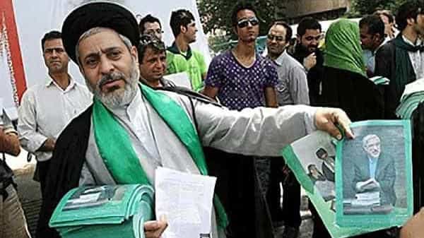 حسین مرتضوی زنجانی در حال تبلیغ برای میرحسین موسوی در سال ۱۳۸۸