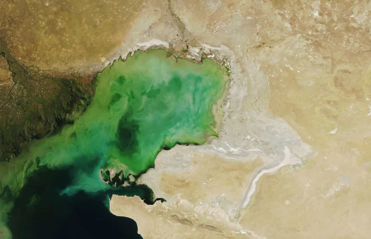 تصویر ناسا در ۱۹ سپتامبر ۲۰۲۲ میلادی کاهش گسترده آب در شمال دریای خزر را نشان میدهد.