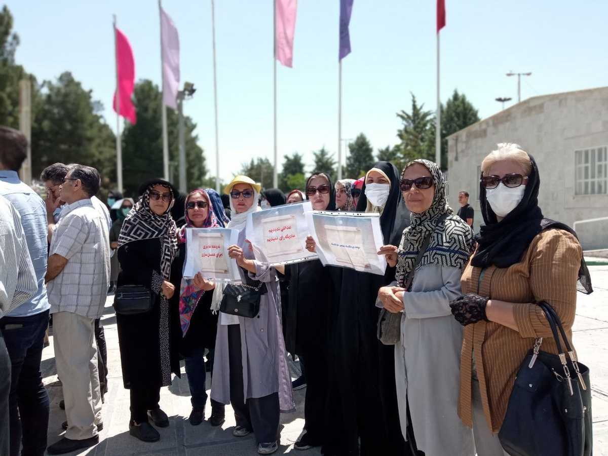 اعتراض بازنشستگان کشوری و تأمین اجتماعی چهارشنبه ۲۴ خرداد در کرمانشاه ــ عکس: شبکههای اجتماعی