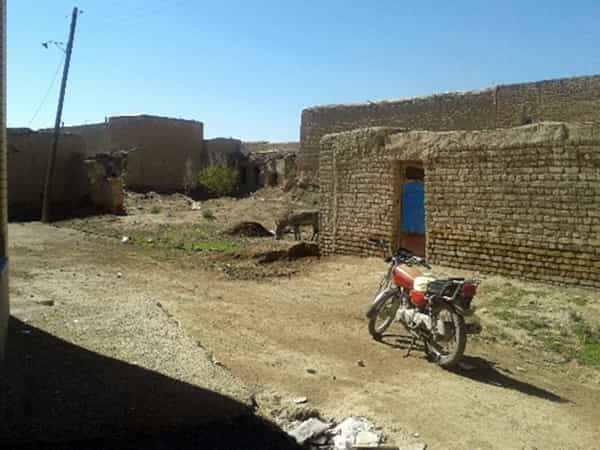 خانههای متروکه روستای فیضآباد همدان