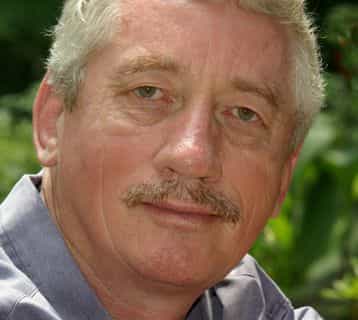 فرانس دِ وال (Frans de Waal)، منبع: ویکیپدیا