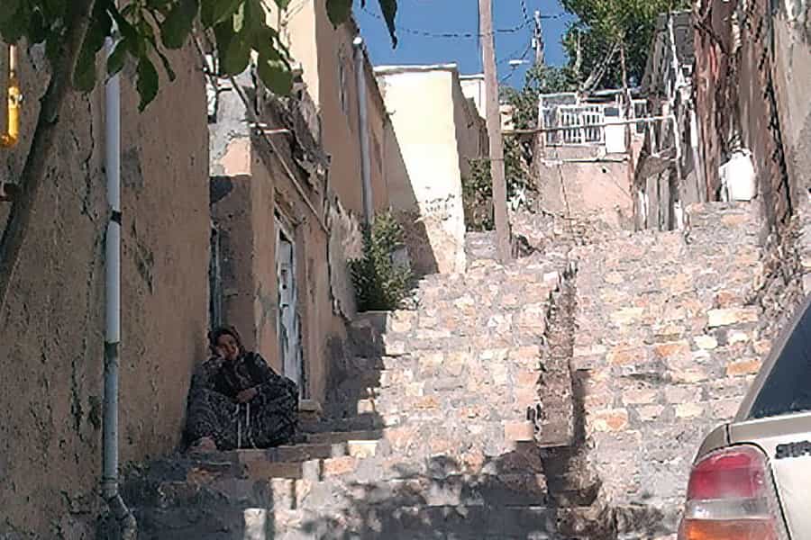 مسیرهای شیبدار و پلکانی محله