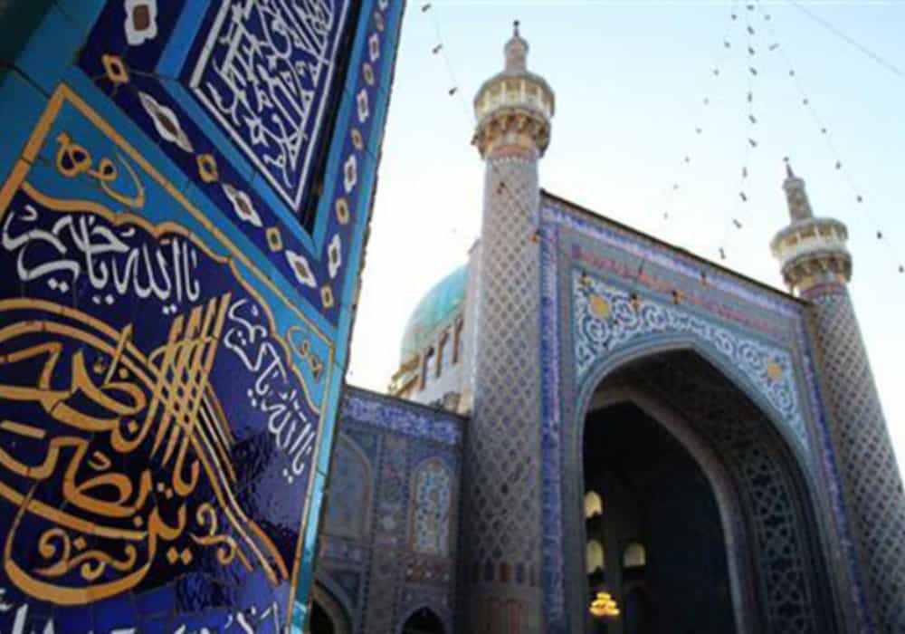 مسجد گوهرشاد در مشهد. موقوفه گوهرشاد پردرآمدترین موقوفه استان و بانوگوهرشاد بزرگترین واقف زن ایرانی است. 10 درصد از درآمدهای این موقوفه به جیب احمد علمالهدی سرازیر میشود. (عکس: خبرآنلاین)