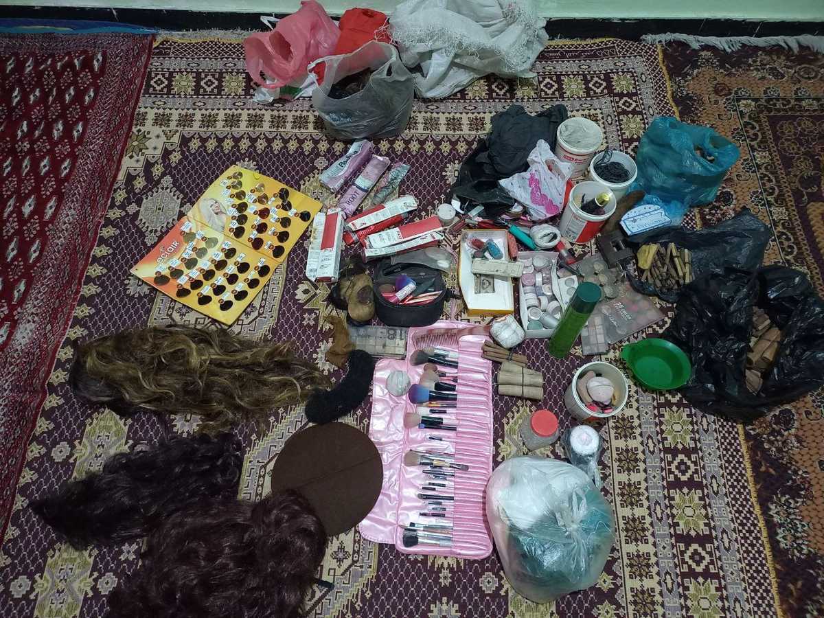 زنان آرایشگری در کابل که آرایشگاهشان را از دست داده اند ــ عکس: زمانه