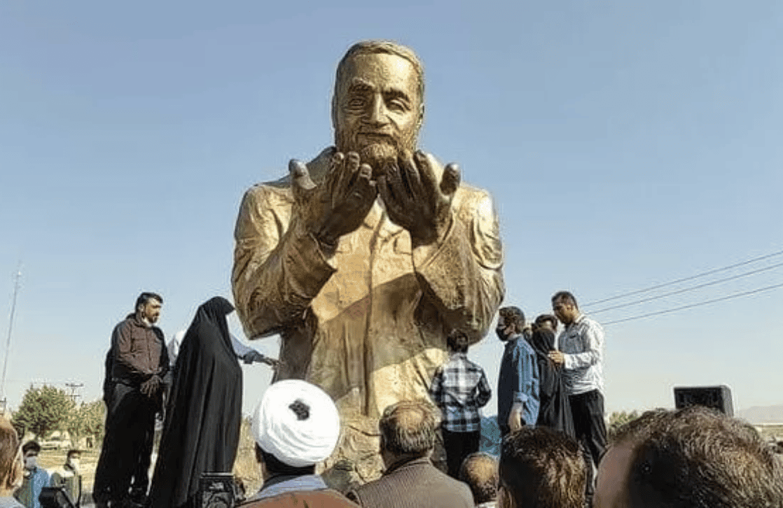 عکس ۱۶ - مجسمه قاسم سلیمانی