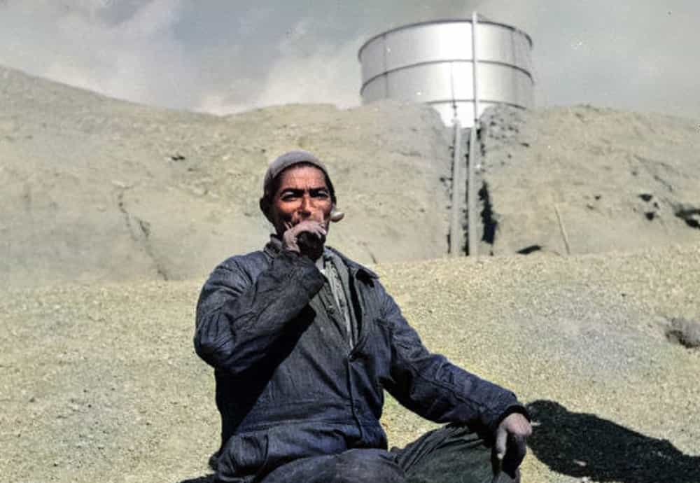 کارگر صنعت نفت در مسجد سلیمان در سال های دهه ۱۳۳۰