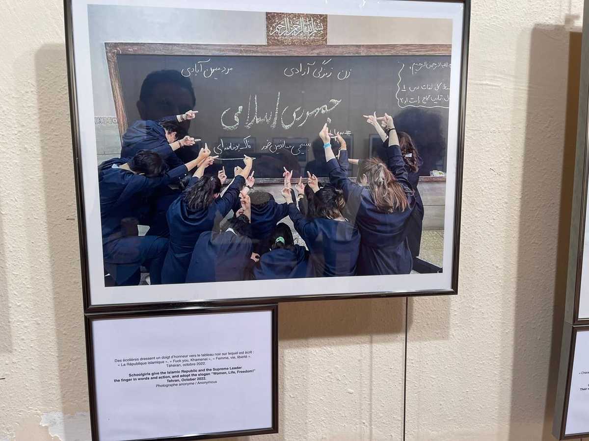 نمایش عکس‌هایی از جنبش زن، زندگی، آزادی در فستیوال بین‌المللی عکاسی خبرنگاری «Visa pour L’image» در شهر پرپینیان فرانسه. این نمایشگاه از دوم تا ۱۷ سپتامبر برقرار است.
