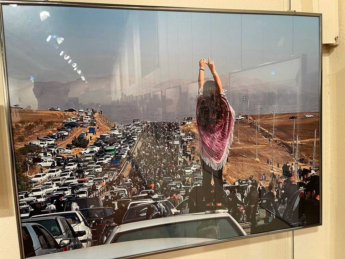 نمایش عکس‌هایی از جنبش زن، زندگی، آزادی در فستیوال بین‌المللی عکاسی خبرنگاری «Visa pour L’image» در شهر پرپینیان فرانسه. این نمایشگاه از دوم تا ۱۷ سپتامبر برقرار است.
