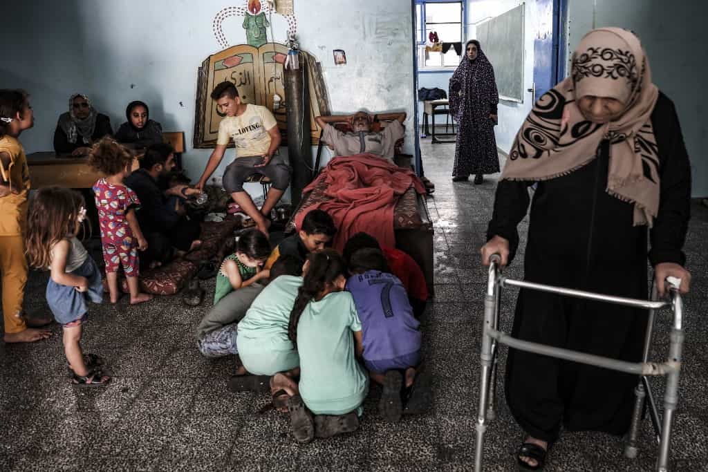 ۸ اکتبر ۲۰۲۳: شهروندان فلسطینی به مدرسهای که توسط سازمان ملل اداره میشوند پناه آوردهاند. (عکس: خبرگزاری فرانسه)
