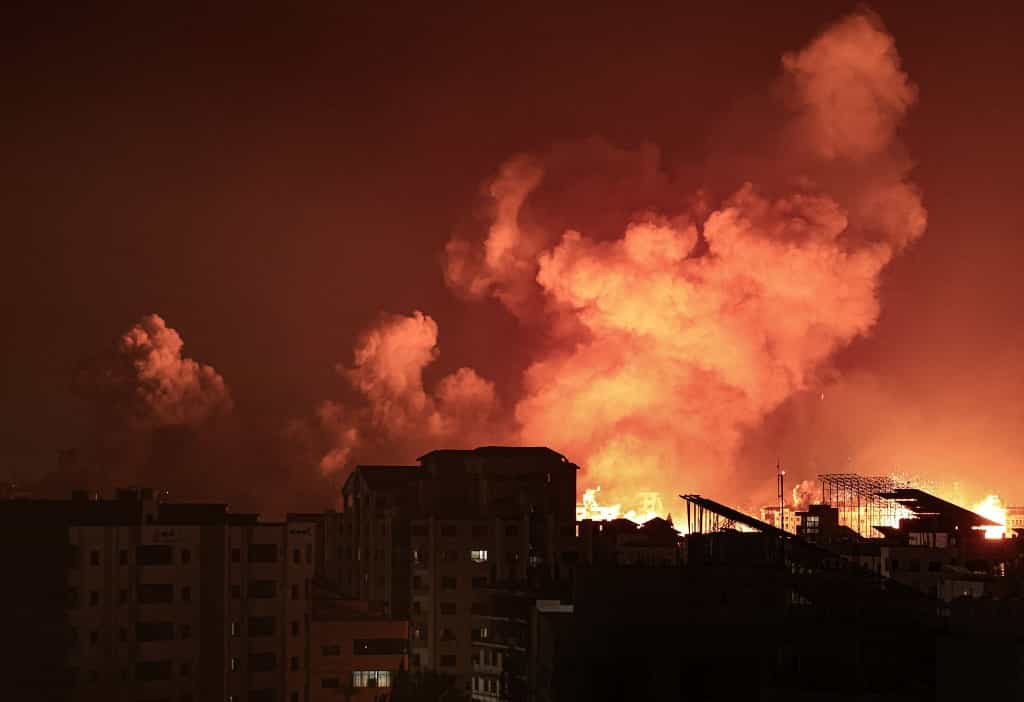 صحنهای از بمباران غزه به دست اسرائیل، نهم اکتبر ــ عکس: AFP