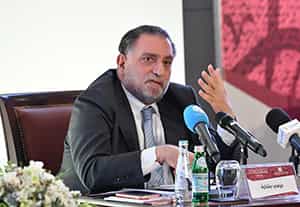 عزمی بشاره، مدیر «مرکزعربی تحقیقات و مطالعات سیاست» در قطر، نویسندهی سهگانهای در مورد انقلابهای مصر، تونس و سوریه