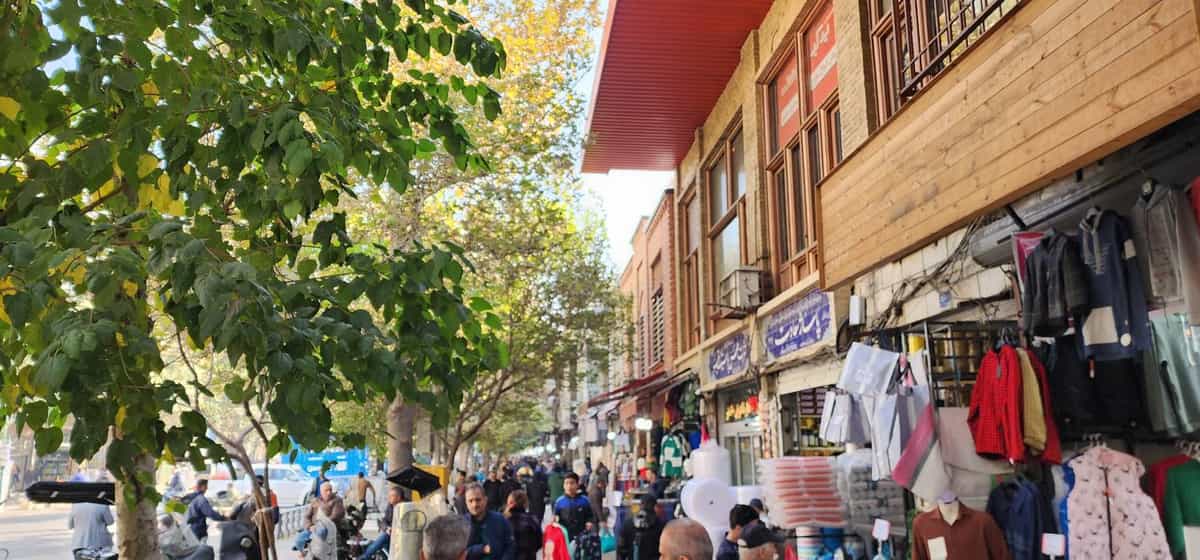 زنان آرام و بی سر و صدا در حال بازپسگیری فضاهای سنتی شهریاند. (عکس: زمانه)