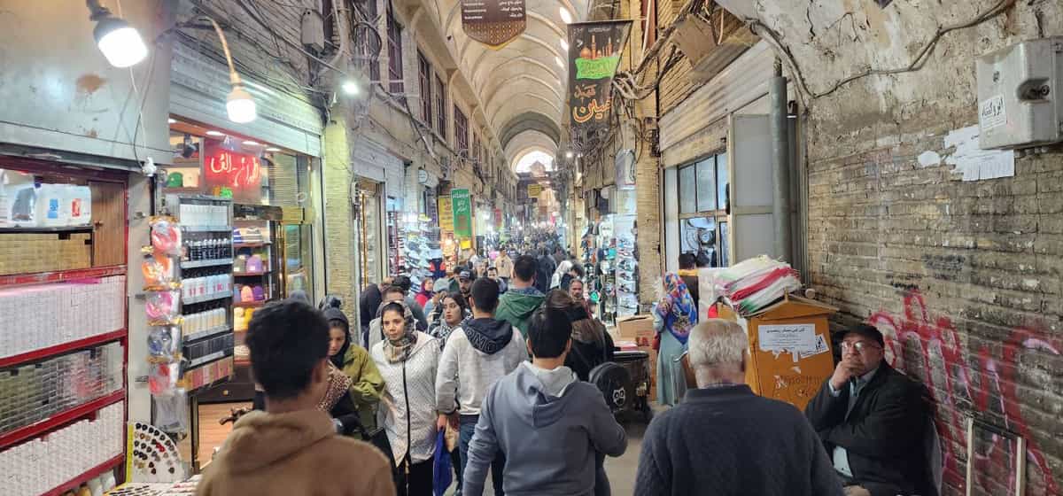 زنان آرام و بی سر و صدا در حال بازپسگیری فضاهای سنتی شهریاند. (عکس: زمانه)
