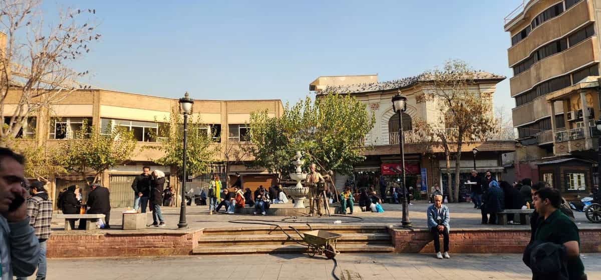 زنان آرام و بی سر و صدا در حال بازپسگیری فضاهای سنتی شهریاند. (عکس: زمانه)