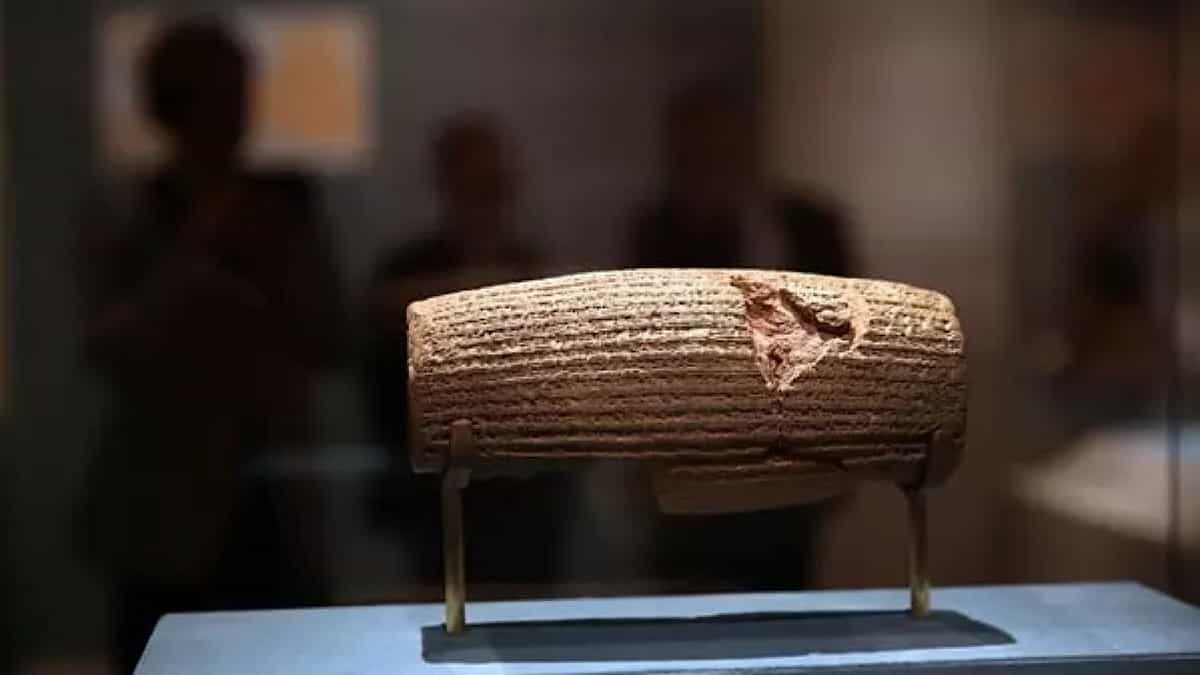 تصویری از منشور کوروش