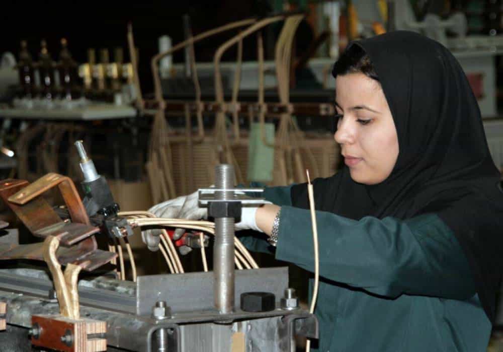 یک زن صنعتگر در قزوین(عکس: خبرگزاری ایرنا)