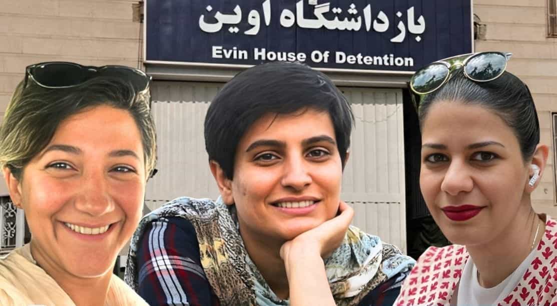 از راست به چپ تصویر نسیم سلطانبیگی، الهه محمدی و نیلوفر حامدی با پسزمینه تابلوی زندان اوین