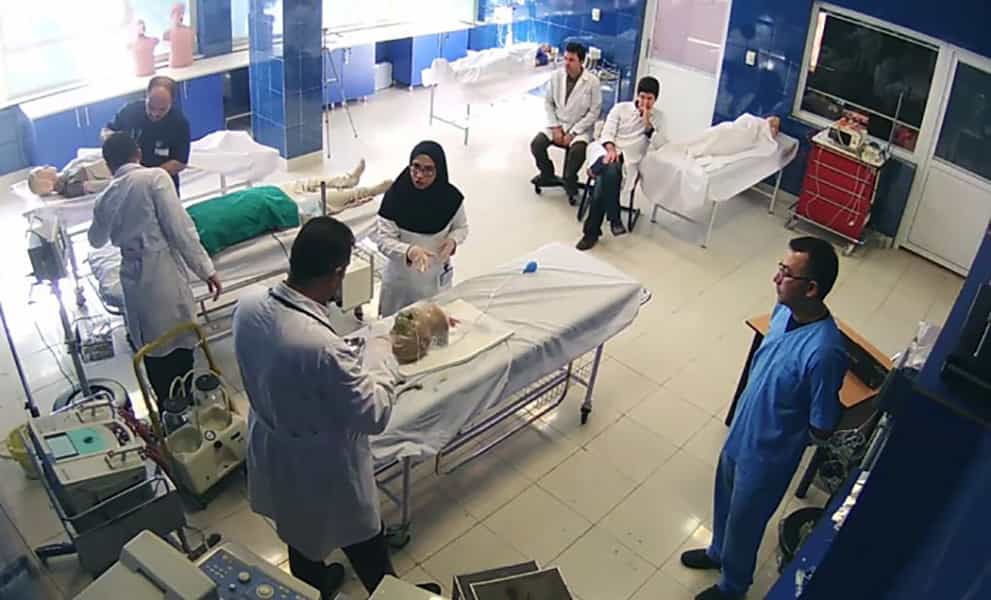 رزیدنتها، درمانده زیر فشار کار با دستمزدی اندک