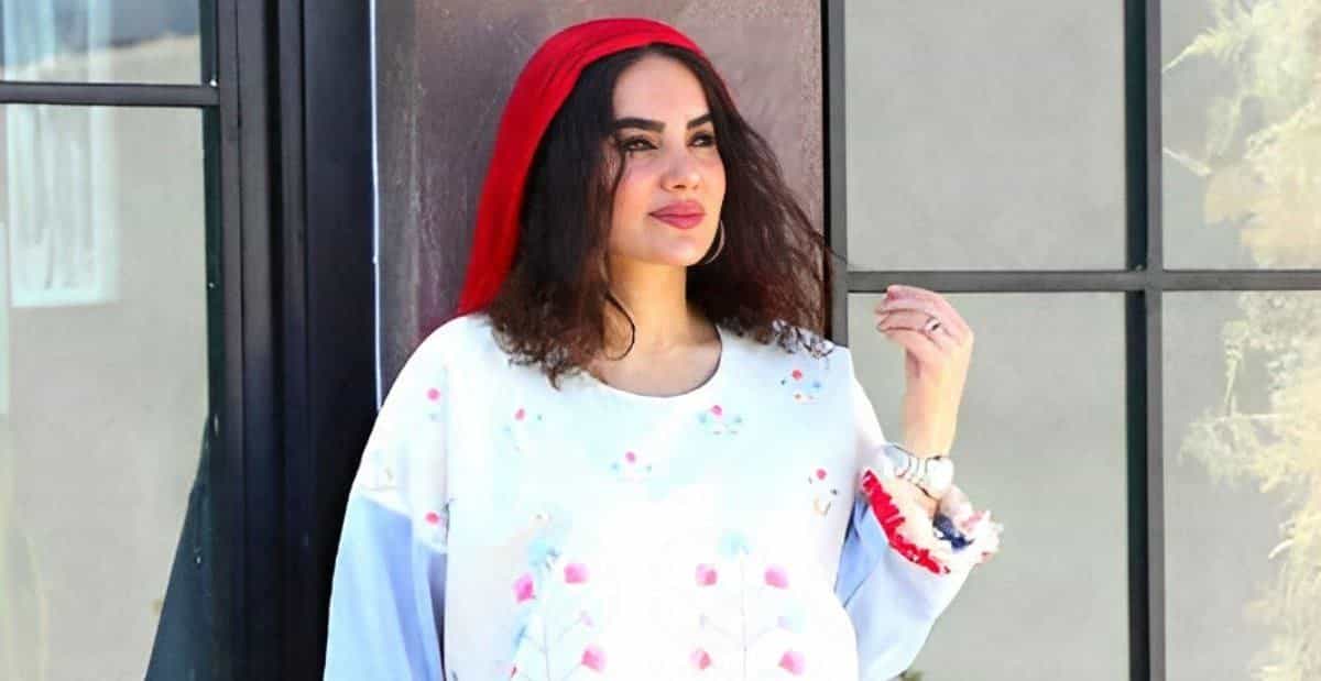 زینب خنیابپور شهروند ساکن بهبهان به خاطر انتشار تصاویرش در شبکههای اجتماعی به دو سال حبس محکوم شد- امکان تقاضای تجدید نظر وجود دارد