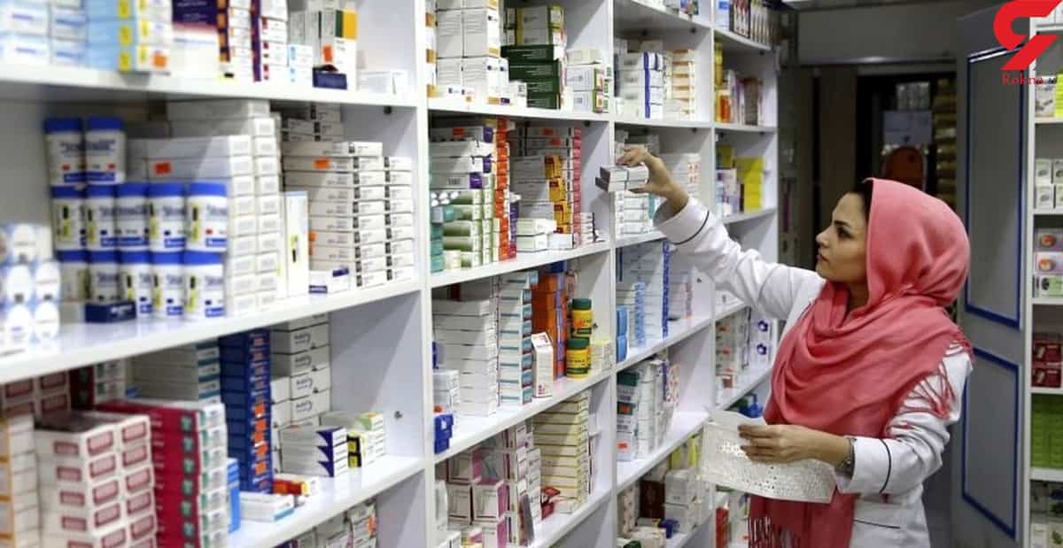 تصویری از کارمندی در داروخانه