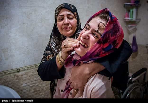 تقوی سادات حیدری، عکاس آزاد خبری، زندگی زهرا و مادرش