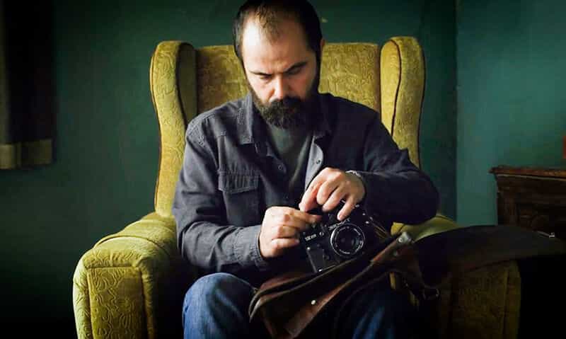 علی مصفا در نمایی از فیلم «نبودن» از ساختههای او (عکس: ایرنا)