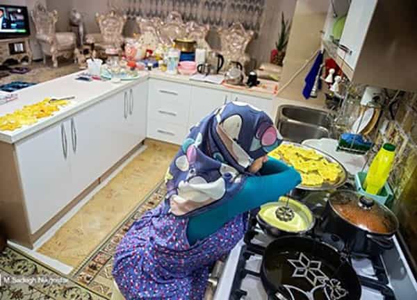 محمدصادق نیکگستر، عکاس خبرگزاری فارس، روایتی تصویری از زندگی فاطمه نیکگستر عرضه کرده است. او در شرح حال فاطمه، متولد ۱۳۷۶، ساکن کرج، چنین نوشته شده: «او از بدو تولد با نقص عضو در ناحیه دست و پا به دنیا آمد. قدرت و توانایی او در برخورد با مشکلات پیشرو از همان کودکی باعث شد در مدرسه عادی در کنار دیگر دانش آموزان تحصیل کند و اکنون دانشجوی کارشناسی ارشد رشته روانشناسی است.»