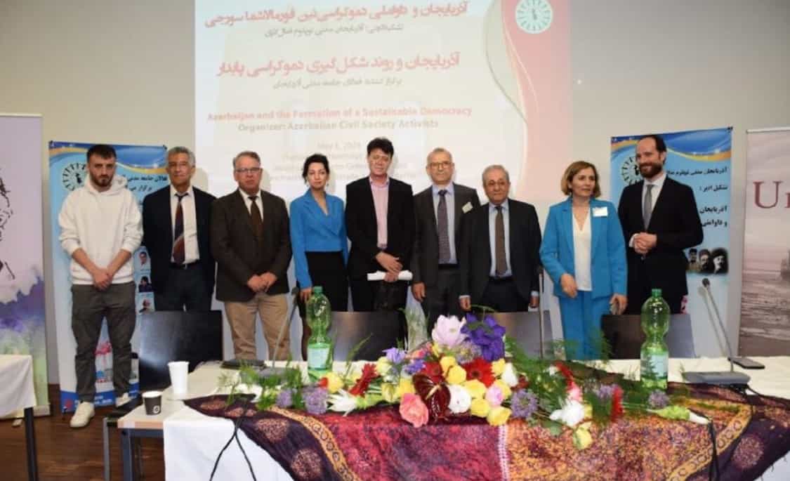 تصویری از شرکتکنندگان و سخنرانان حاضر در سمینار« آذربایجان و روند شکلگیری دموکراسی پایدار»