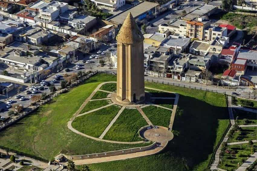 نمایی از بالا از برج گنبد قابوس