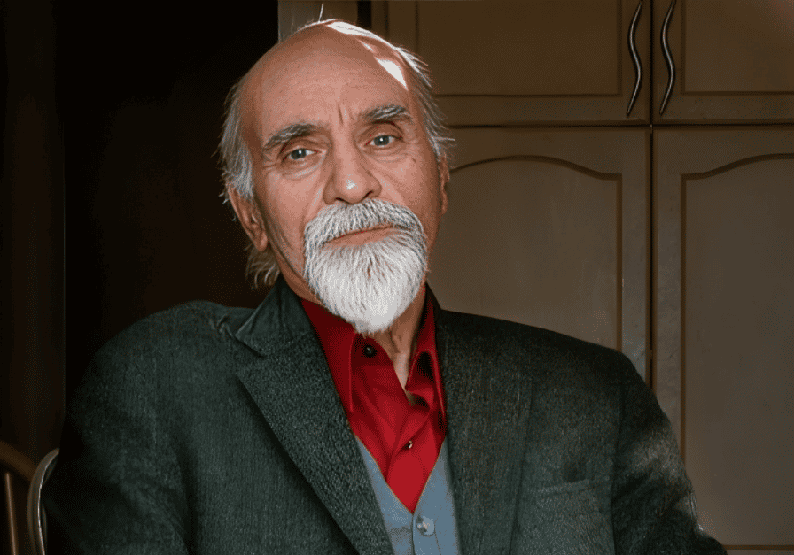 ضا براهنی (۲۱ آذر ۱۳۱۴ – ۵ فروردین ۱۴۰۱) شاعر، داستاننویس و منتقد برجسته