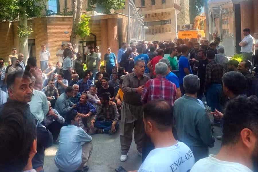 تجمع اعتراضی نانوایان سنندج در واکنش به افزایش شدید هزینه‌ها
