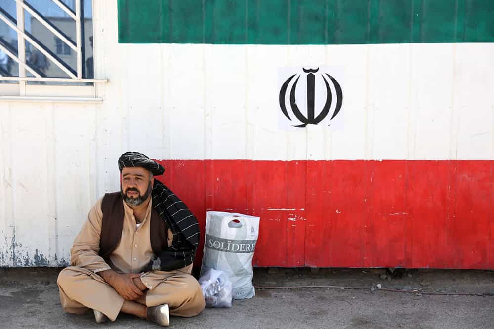 یک مهاجر افغانستانی در مرز ایران و افغانستان- فرهیختگان