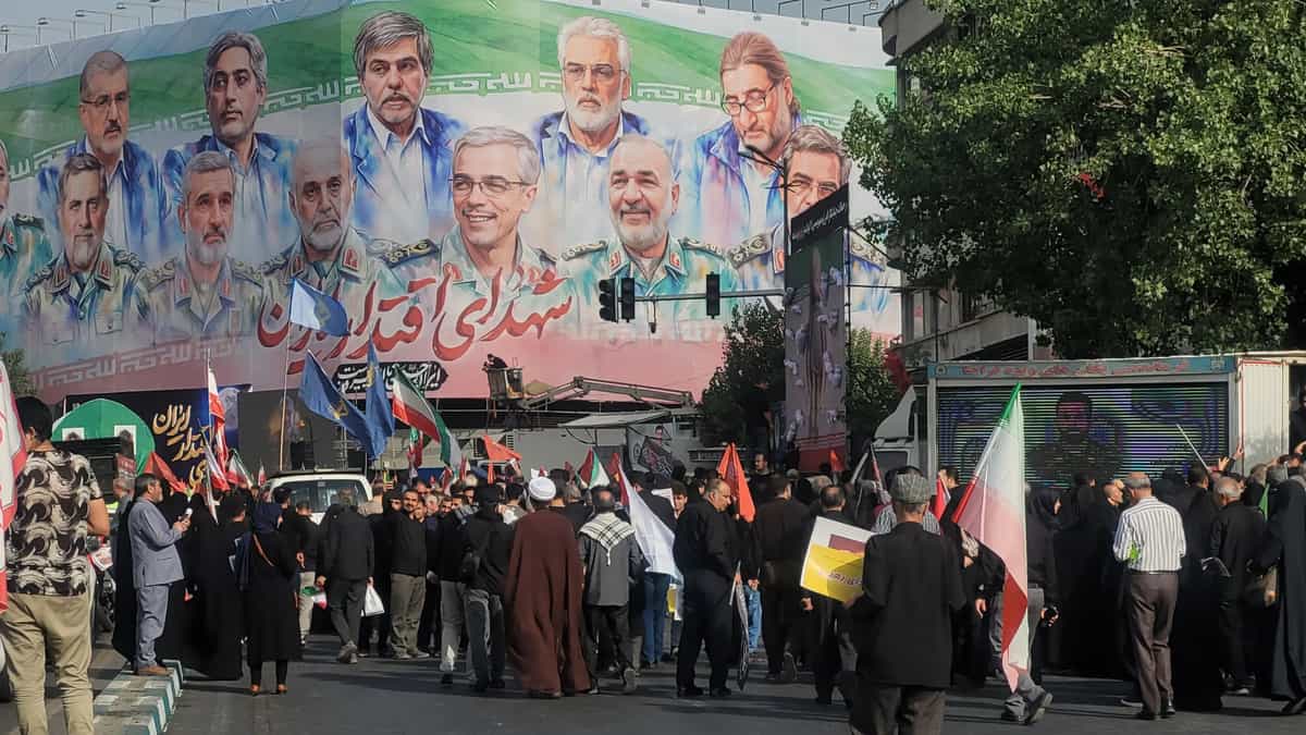 تهران، شنبه ۷ تیر ۱۴۰۴، مراسم تشییع پیکرهای ۶۰ تن از کشتهشدگان حملهی اسرائیل به ایران