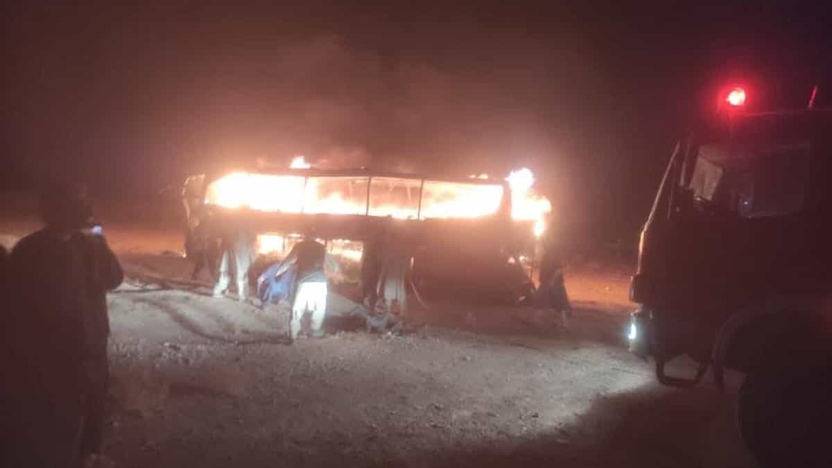 اتوبوس حامل مهاجران افغانستانی در آتش- هرات