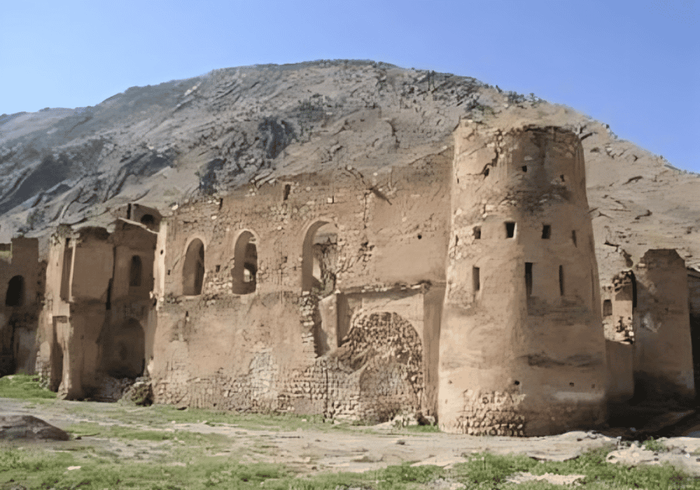 محوطه باستانی «اولتان قالاسی» یکی از مهم‌ترین و بزرگ‌ترین سایت‌های تاریخی استان اردبیل و منطقه دشت مغان است که قدمت آن به دوران اشکانی و ساسانی بازمی‌گردد و تا قرون اولیه اسلامی، سلجوقی و ایلخانی نیز مورد استفاده بوده است