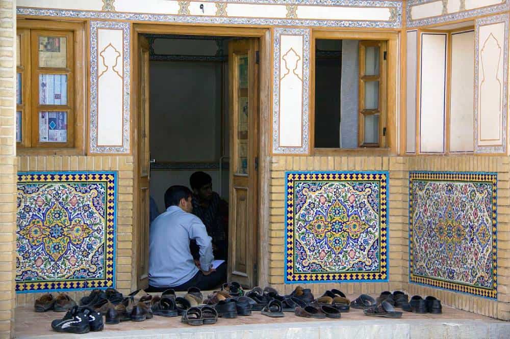 مدرس، محلی برای گرفتن درسهای علوم دینی در حوزههای علمیه (مدرسه خان، از مدارس حوزه علمیه قم) - عکس ویکی پدیا