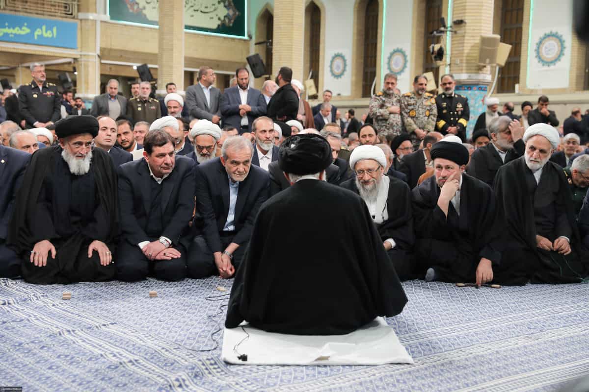 علی خامنه‌ای در دیدار با سران نظام- ۱۸ اسفند ۱۴۰۳- وبسایت رهبر جمهوری اسلامی
