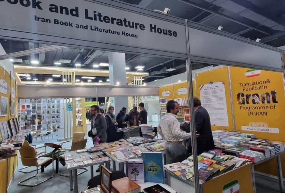 غرفه ایران در نمایشگاه کتاب مسکو. در جمع خودیها. عکس: تسنیم
