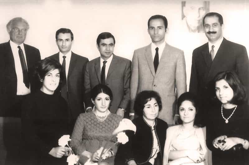 داریوش فروهر، کریم لاهیجی، هوشنگ کشاورزصدر، حسن پارسا، ناصر بیات نوشین مجللی، زری کشاورزصدر، ملکی بیبی قشقایی، گیتی پارسا، پروانه فروهر
